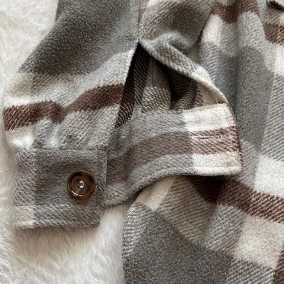 Women’s Thick Flannel Plaid Button-Up Jacket/Shirt - Picture 2 of 7